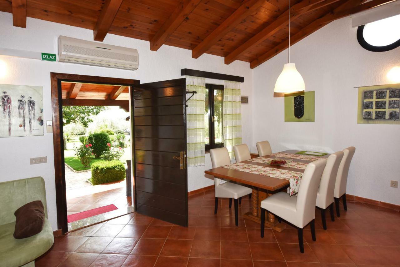 Holiday Home Sergo Πόρετς Εξωτερικό φωτογραφία
