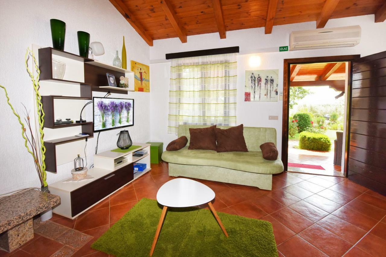 Holiday Home Sergo Πόρετς Εξωτερικό φωτογραφία